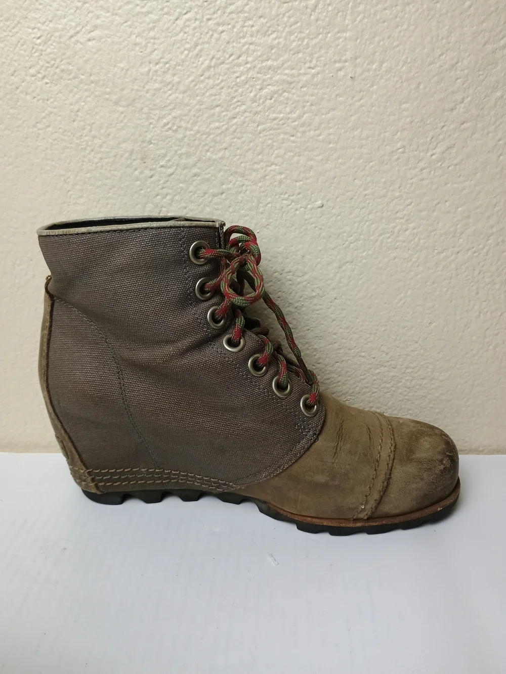 Sorel 1964 Premium Size 9 Women's Brown/Tan Wedge Lace-Up Boots